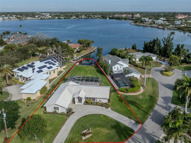 Photo of 396 Bayshore Drive, VENICE FL