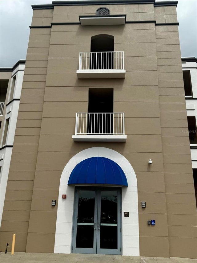 8111 Lakewood Main Street 207, LAKEWOOD RANCH