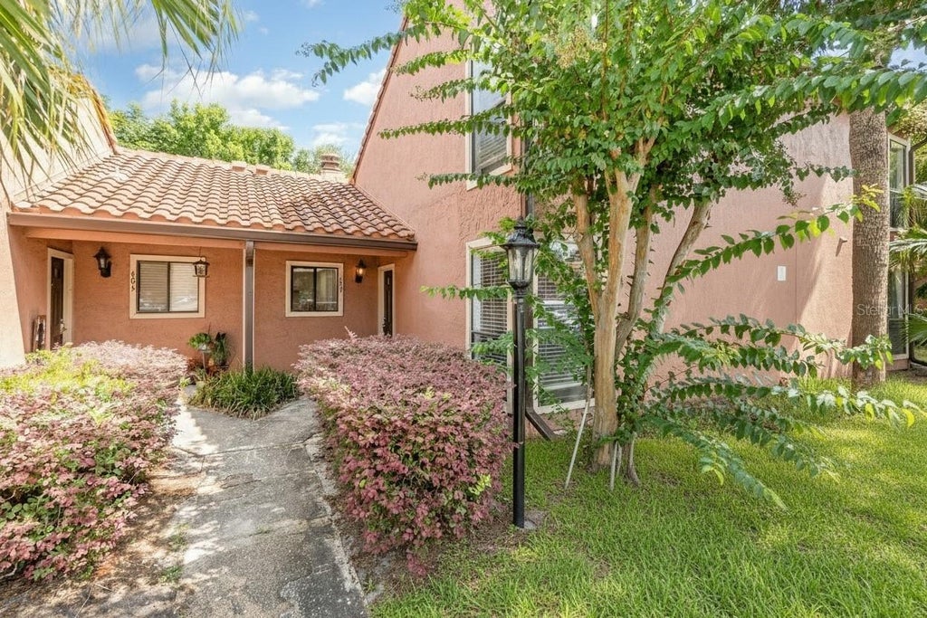 607 Saint Johns Ct 607, WINTER PARK