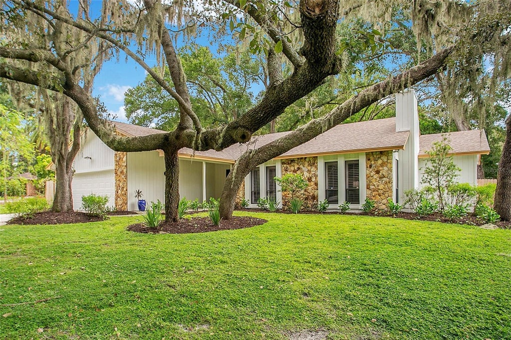 2015 Woody Drive, WINDERMERE