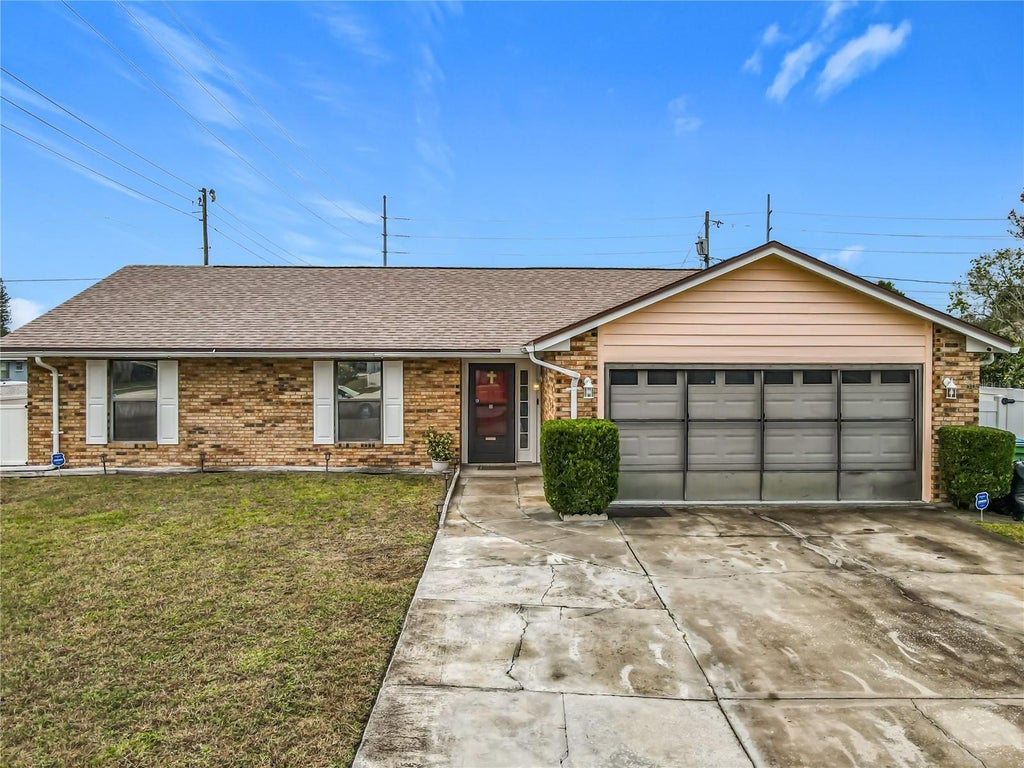 900 Yellowbird Avenue, DELTONA