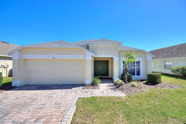 916 Balmoral Drive, DAVENPORT