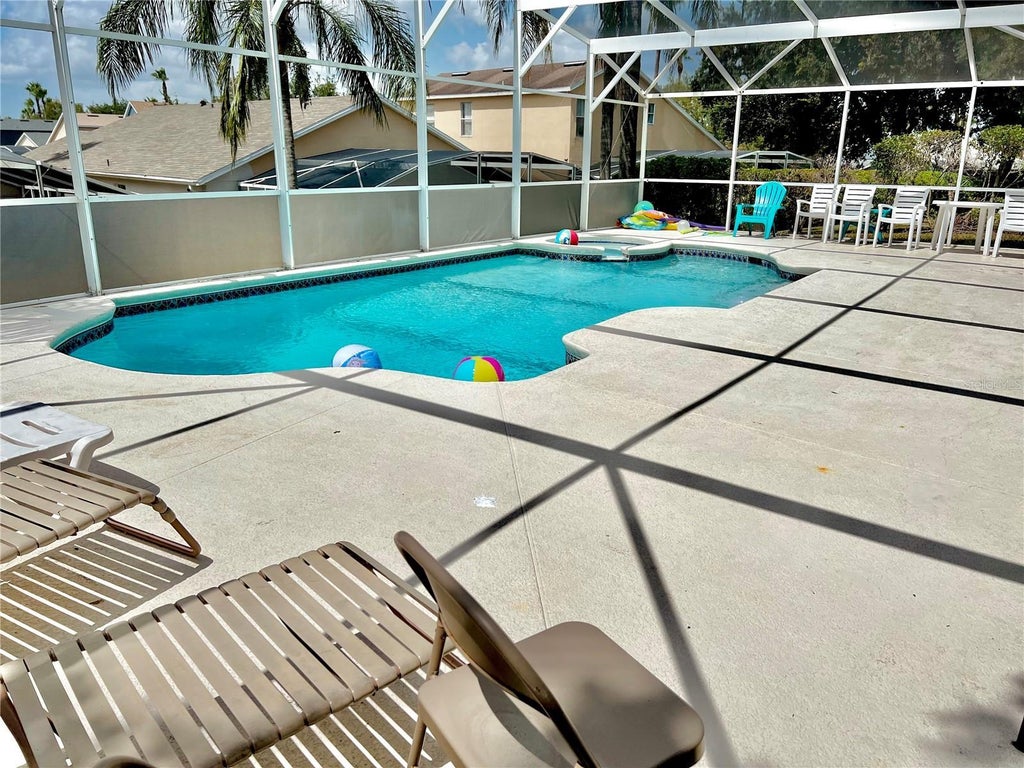 326 Mcfee Dr, DAVENPORT HAMPTON ESTATES. MLS S5090611