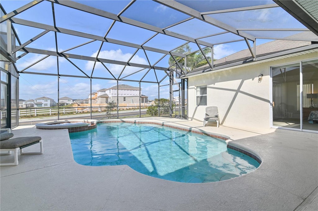 352 Burford Cir, DAVENPORT MANOR AT WEST HAVEN. MLS S5099613