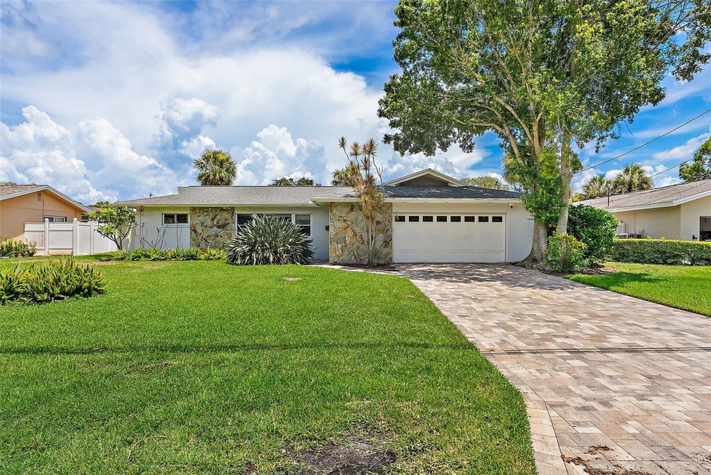 5285 Dover Street Ne, ST PETERSBURG