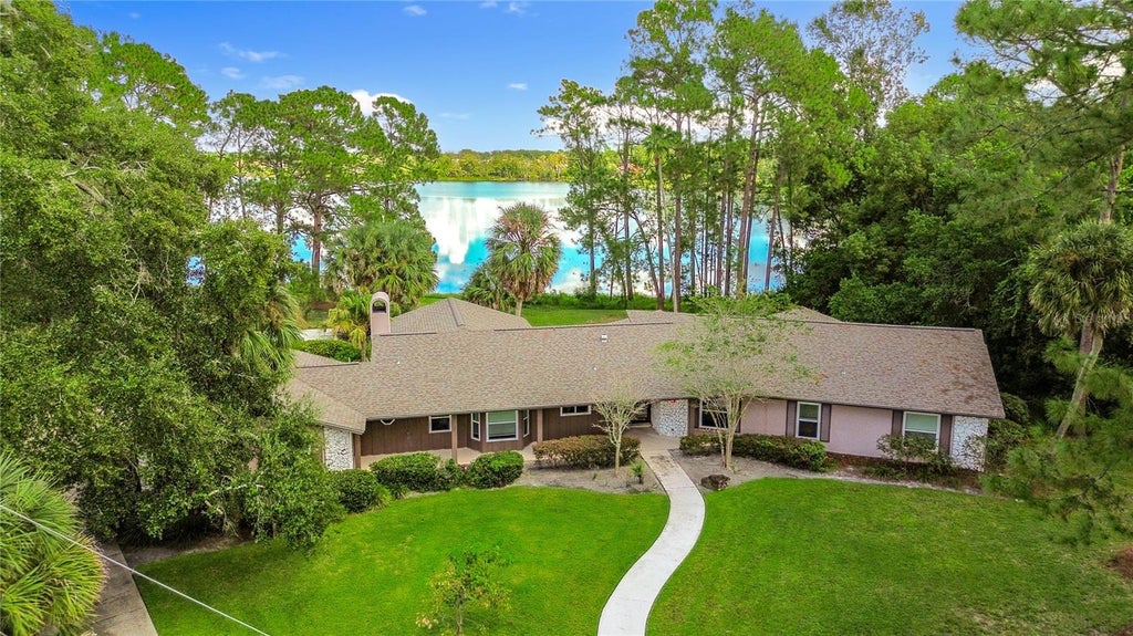 3 Village Green, LONGWOOD