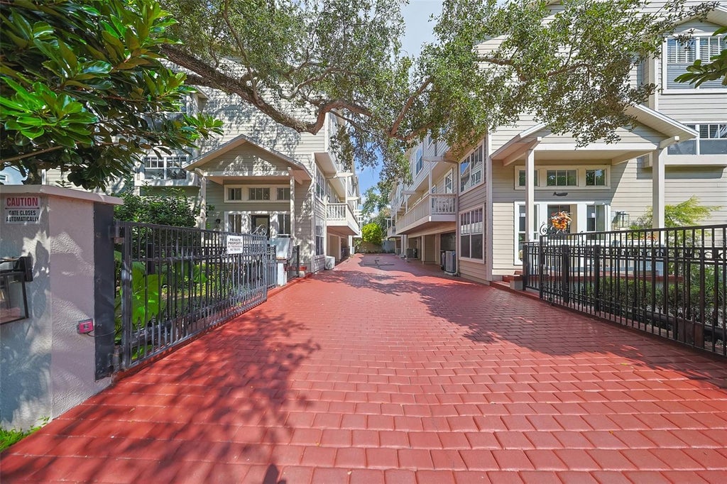 2403 West Palm Drive 2, TAMPA