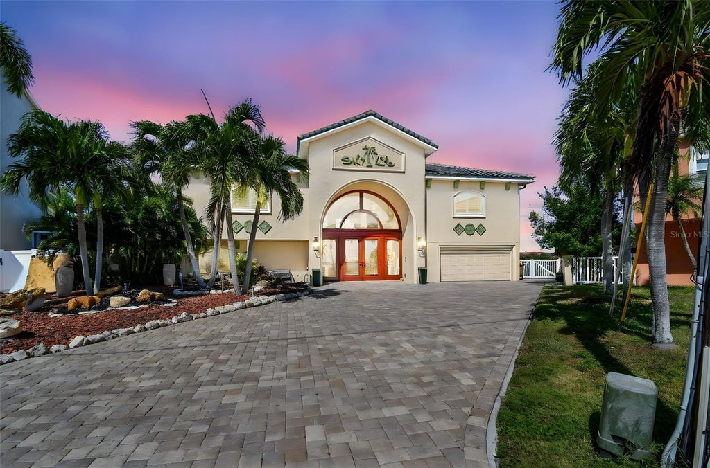 582 Johns Pass Avenue, MADEIRA BEACH