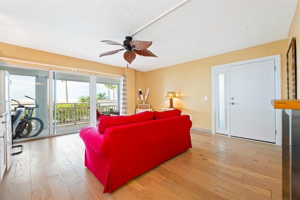 555 Gulf Way 1s, ST PETE BEACH Property Listing MLS® U8177908