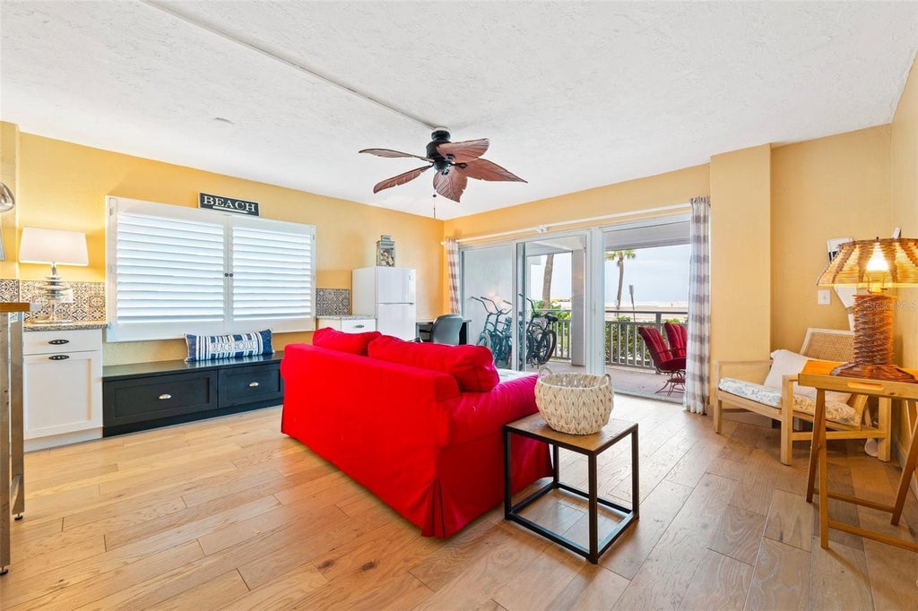 555 Gulf Way 1s, ST PETE BEACH Property Listing MLS® U8177908