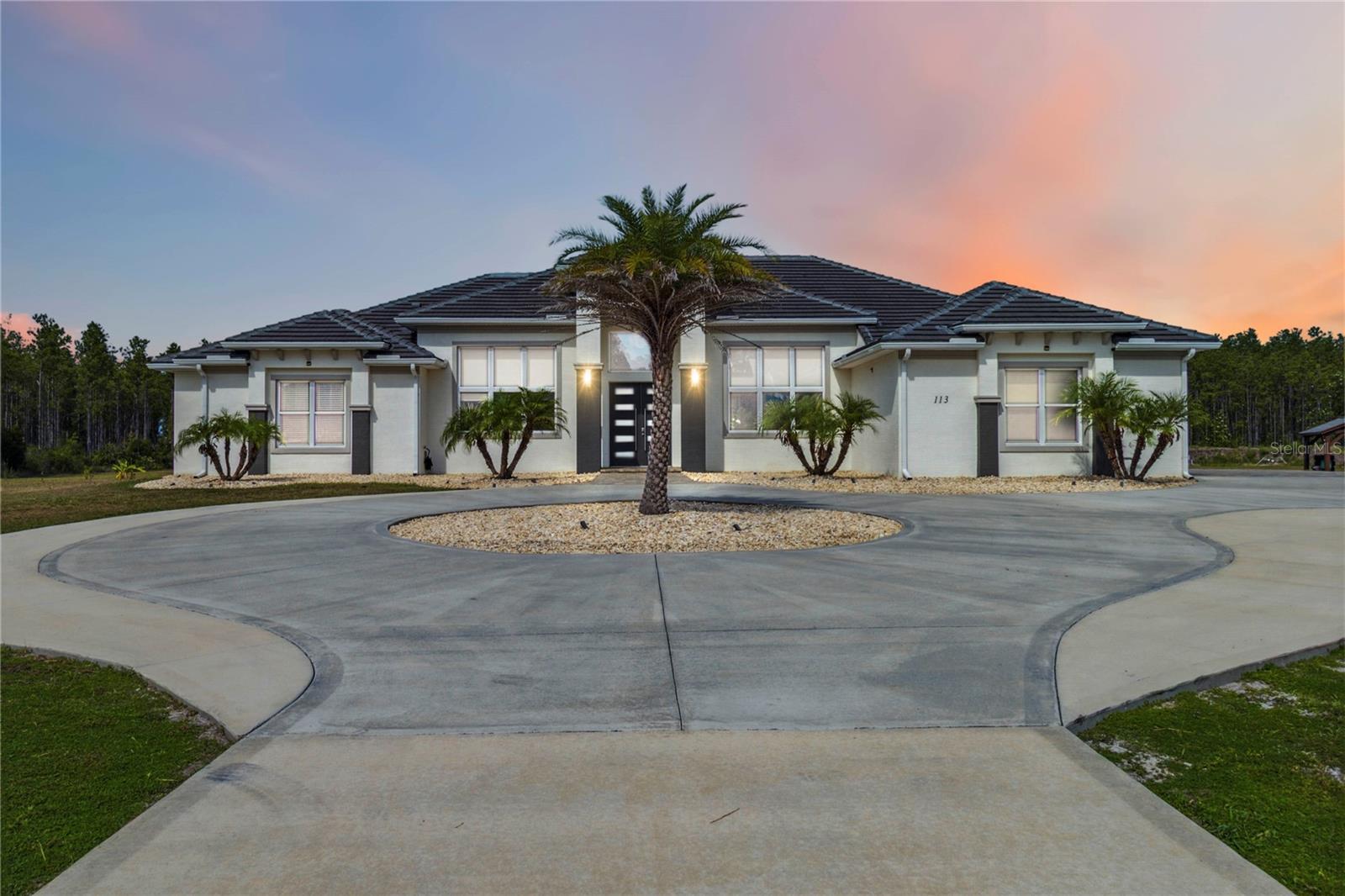 Photo of Listing #V4943694