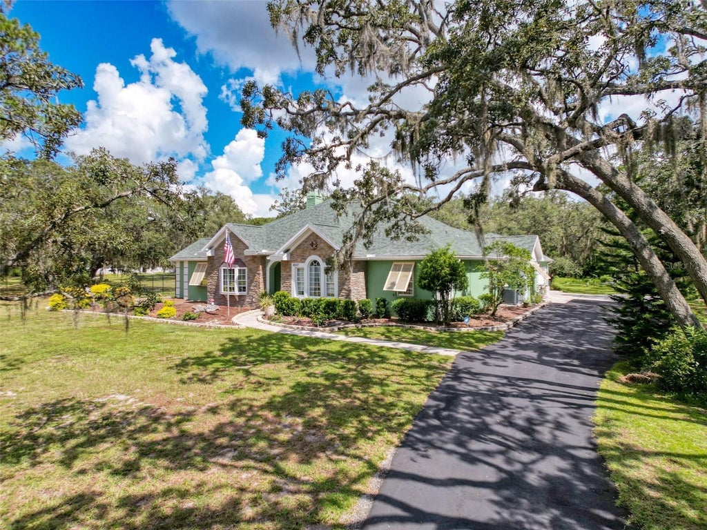 18507 Montour Drive, HUDSON