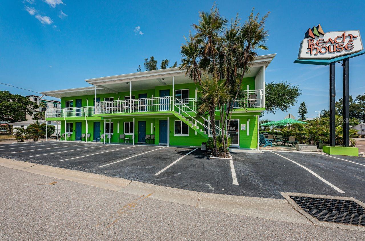 Photo of Listing #U8198831