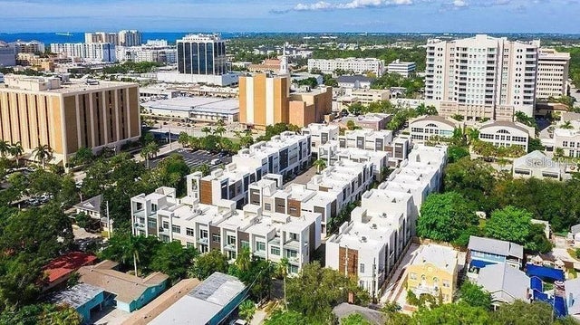 212 Cosmopolitan Court, SARASOTA