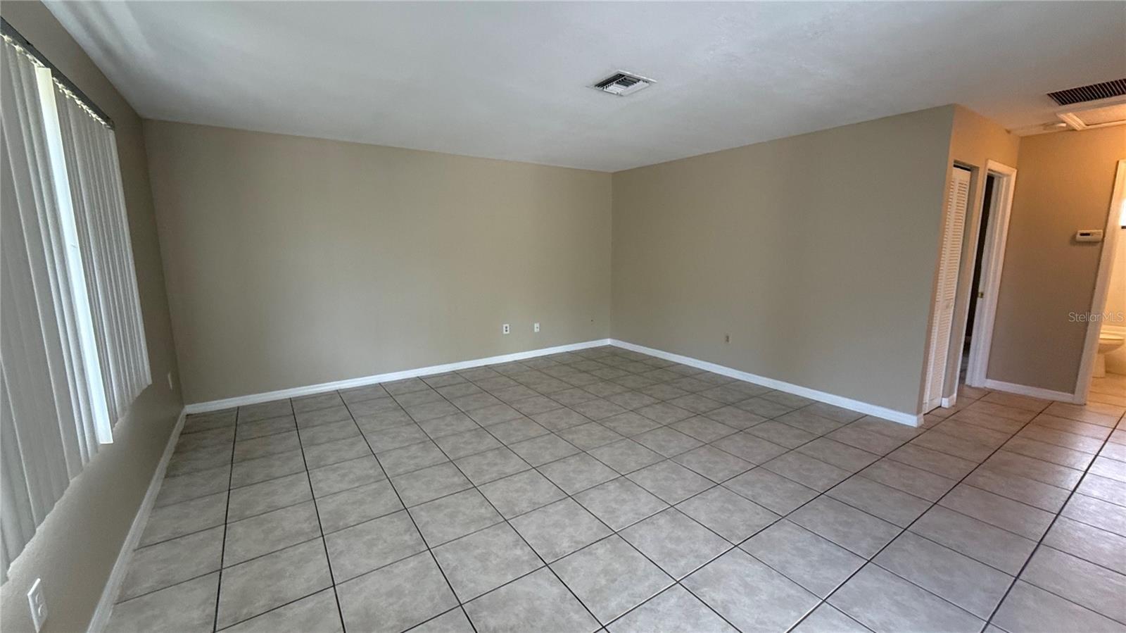 Photo of Listing #C7512117