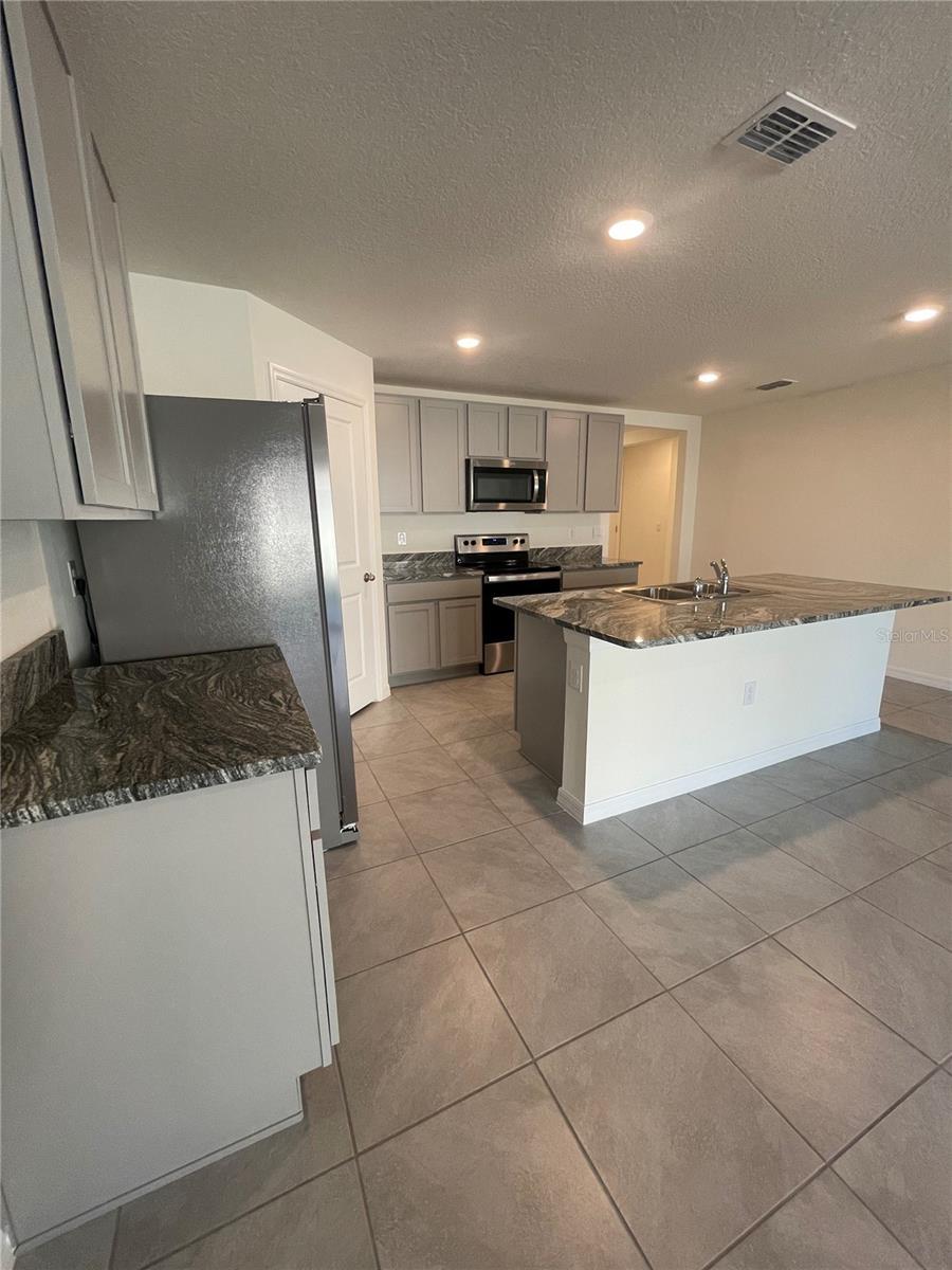 6961 Se 111Th Lane, BELLEVIEW, FL 34420 O6176846 NV Realty Group