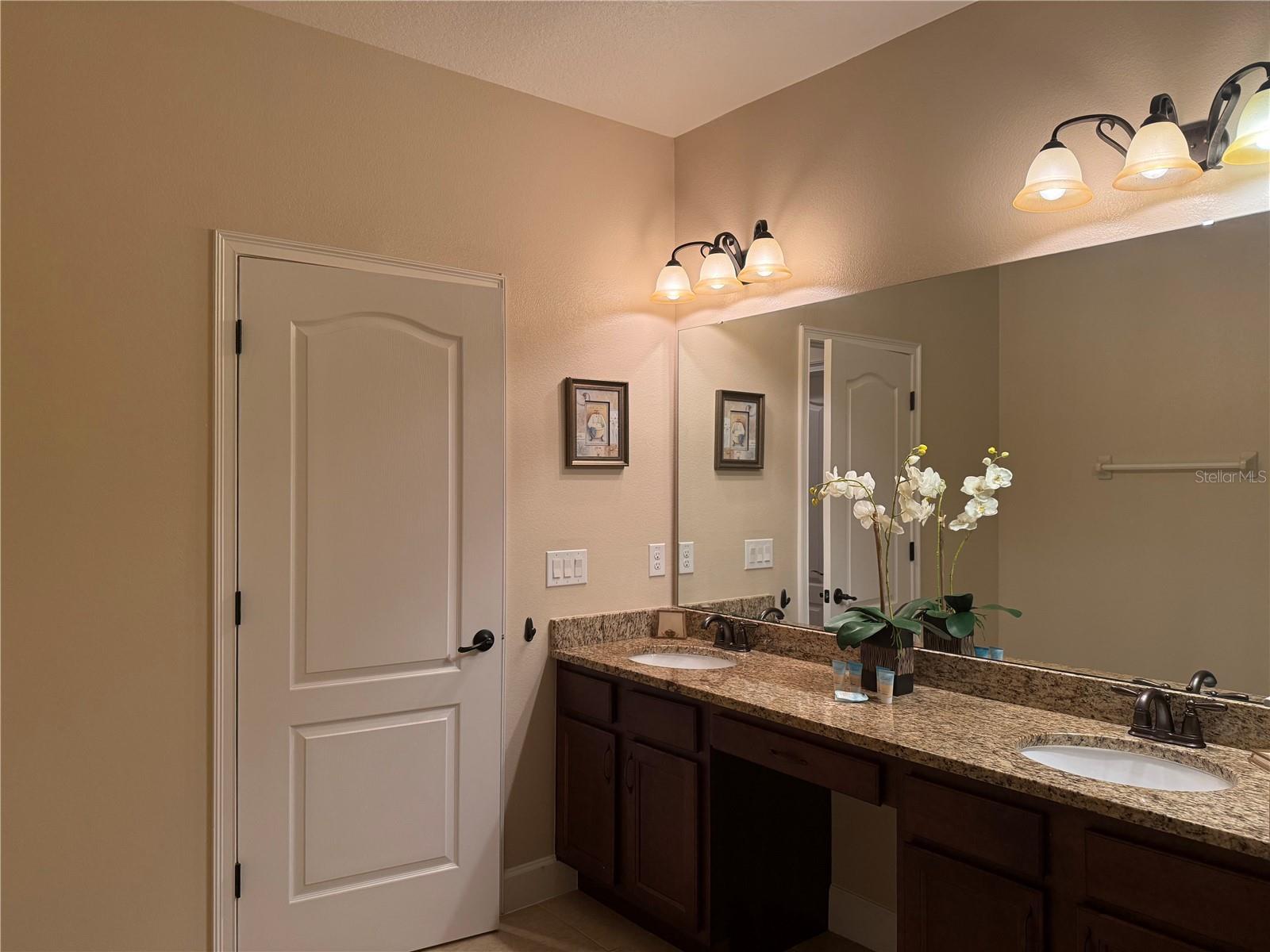 Photo of Listing #O6342474