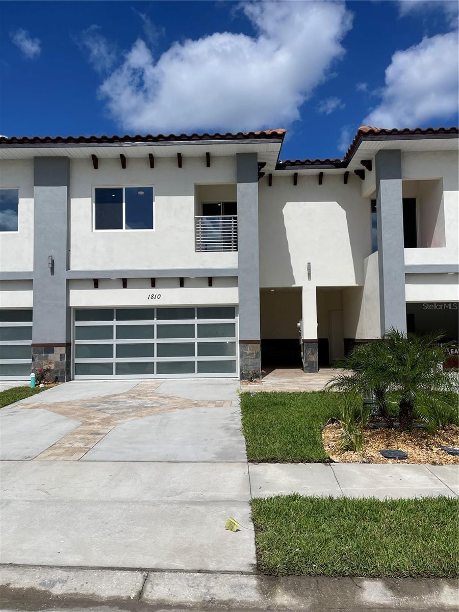 1810 Brentwood Court, DAVENPORT