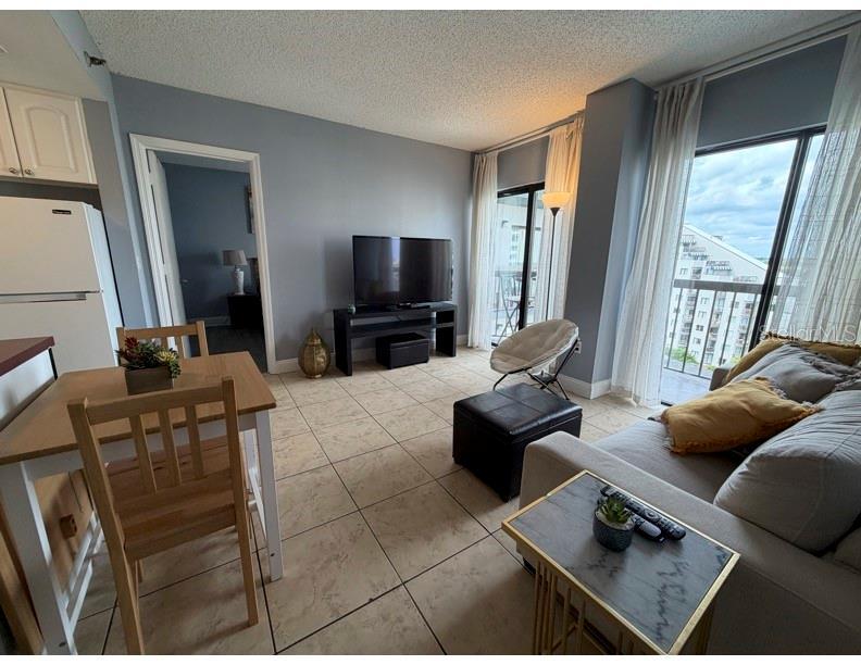 Photo of Listing #O6356863