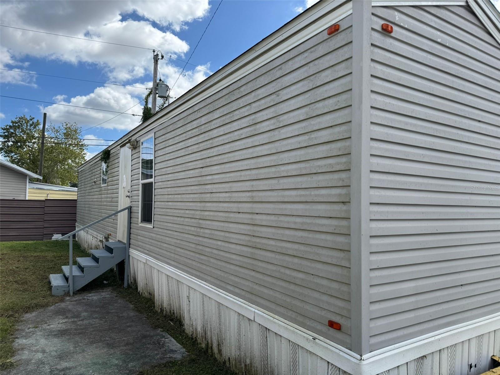 Photo of Listing #R4910094