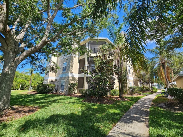 5140 Northridge Road 208, SARASOTA