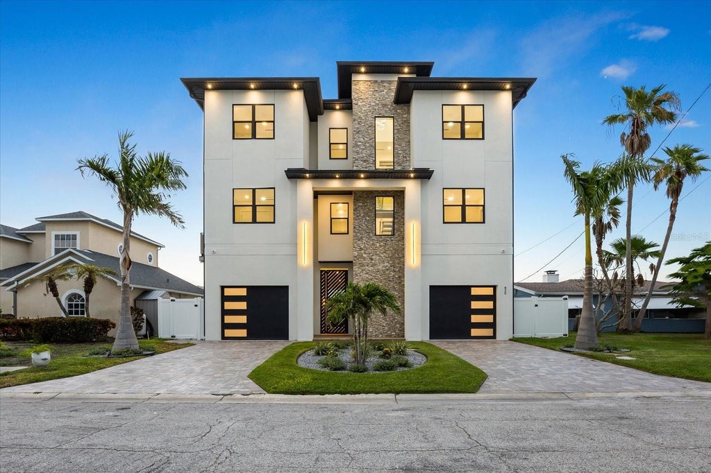 820 Bay Point Drive, MADEIRA BEACH