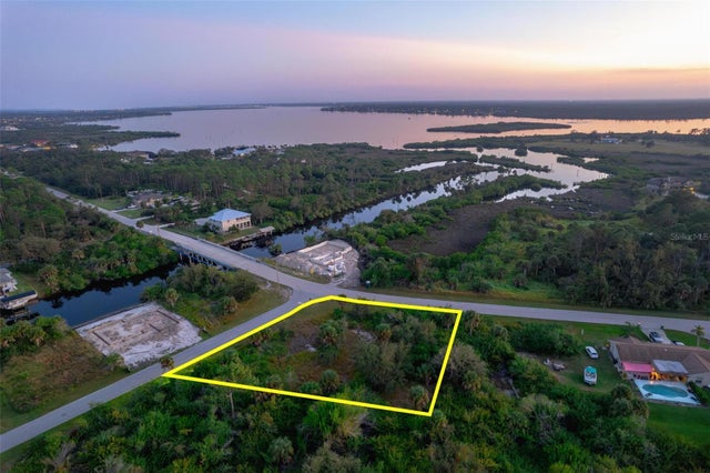 12120 Eisenhower Drive PORT CHARLOTTE - Mfrc7484499 1 1a326a51c10c2ae8345c7bf7f756445e M 