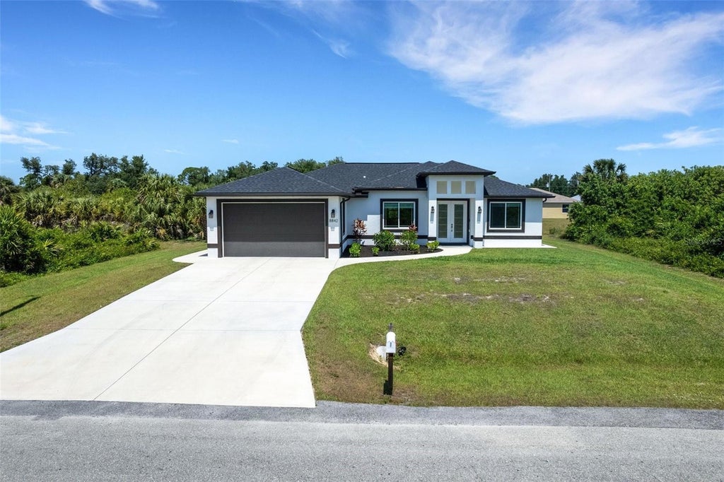 8842 Wawana Road, NORTH PORT Property Listing MLS® A4609302