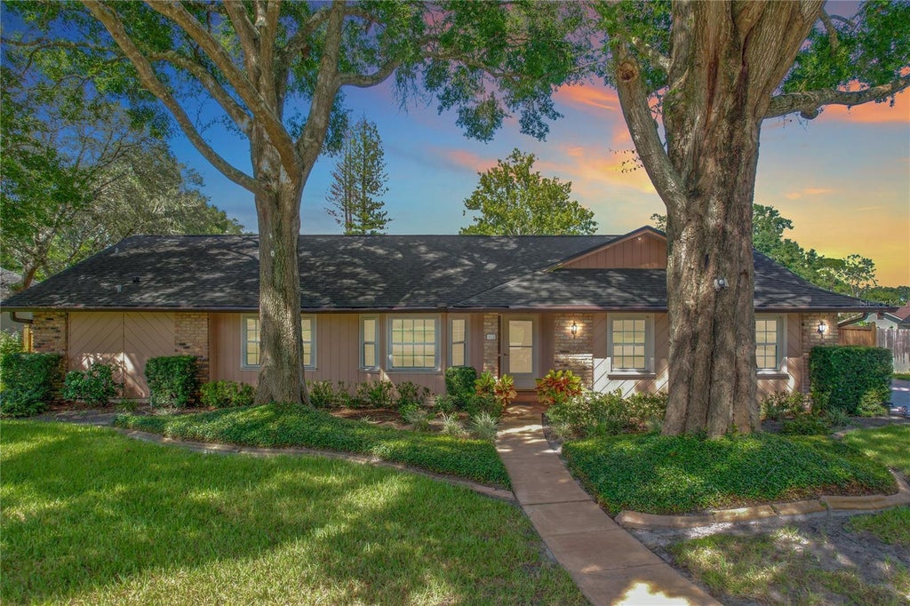 203 Churchill Drive, LONGWOOD Property Listing MLS® O6238320