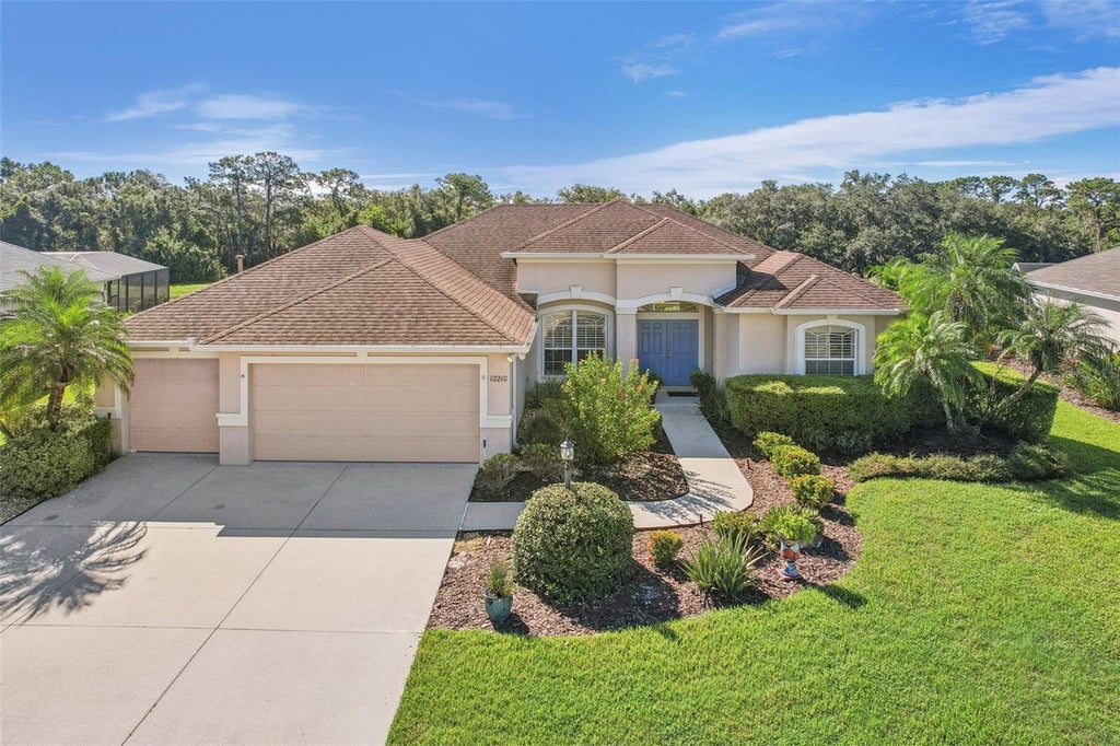 12210 Clubhouse Drive, LAKEWOOD RANCH Property Listing MLS® T3552658