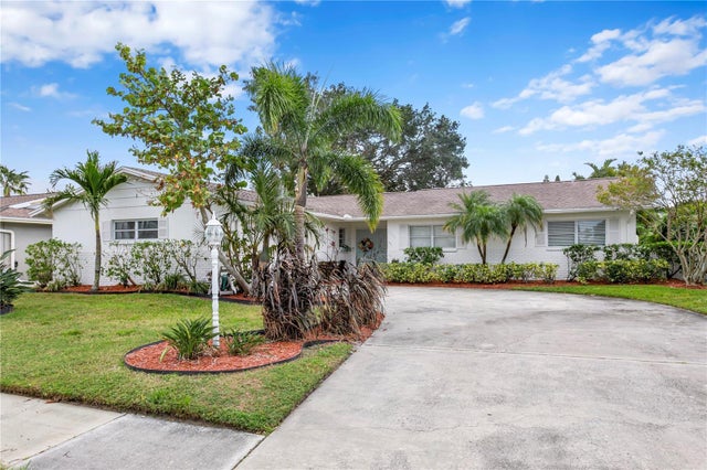 8708 Palisades Drive, TAMPA