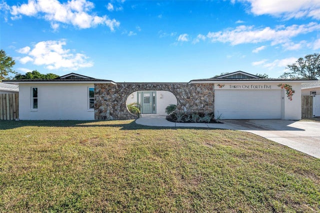 3145 Fiesta Drive, DUNEDIN