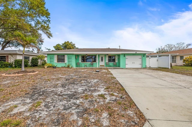 683 Circle Drive E, LARGO