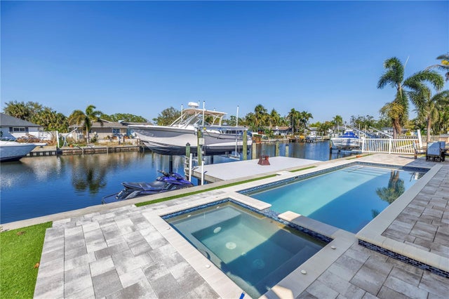 1467 52nd Avenue Ne, ST PETERSBURG