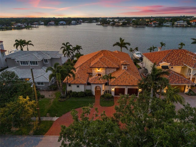 301 Bayview Drive Ne, ST PETERSBURG