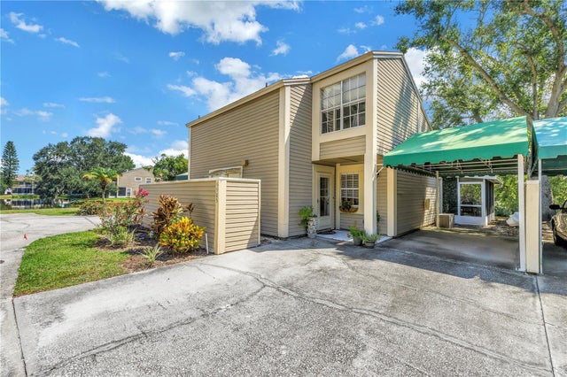 6905 Lake Place Court, TAMPA