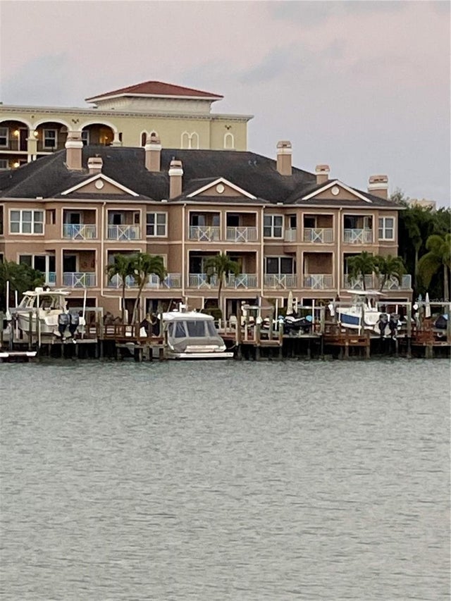 221 Windward Passage, CLEARWATER Property Listing MLS® U8248391