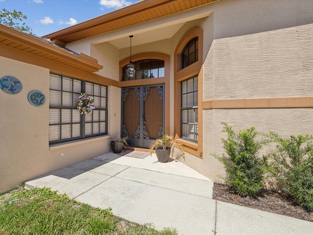 9206 Halberg Drive, HUDSON Property Listing MLS® W7865031