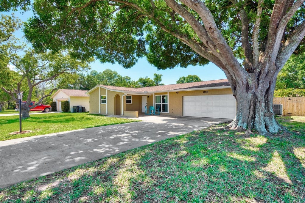 818 Plum Tree Lane, SARASOTA Property Listing: MLS® #U8207992