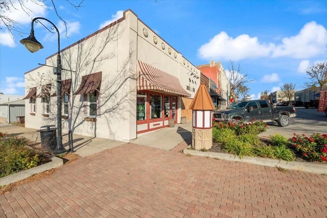 180 S Elm Street, AVOCA