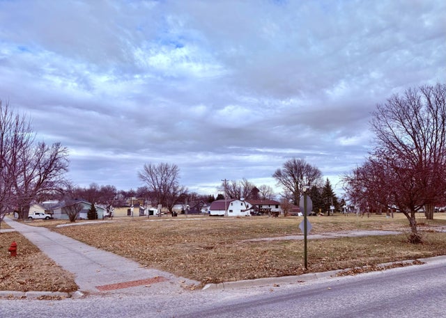 561 S Elm Street, AVOCA