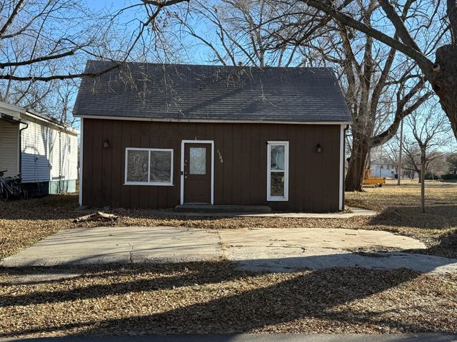 1106 Adams Street, HAMBURG