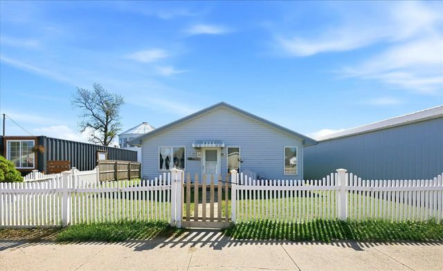 143 3rd Street, UNDERWOOD