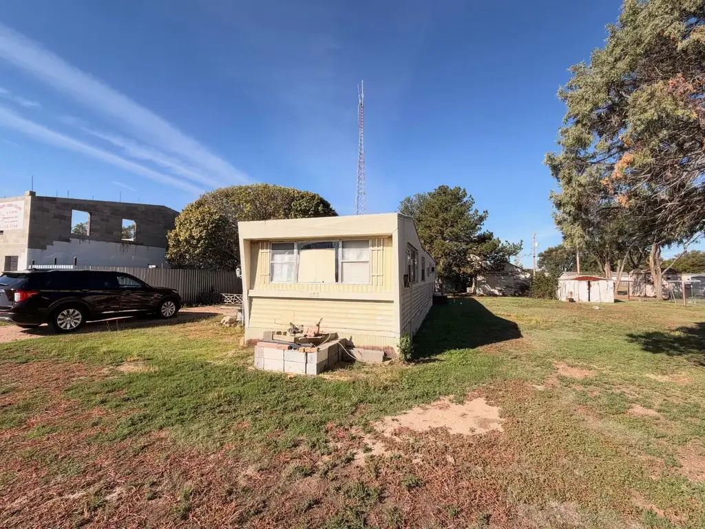 121 South Jackson Street, Hugoton