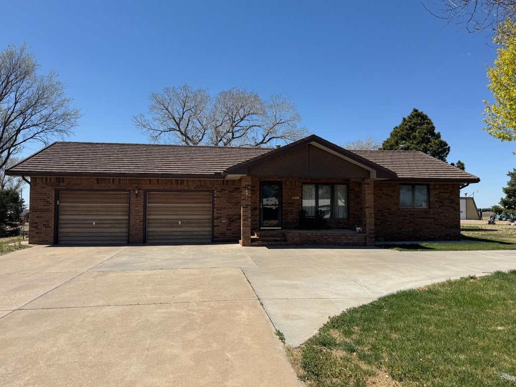 601 West City Limits, Hugoton