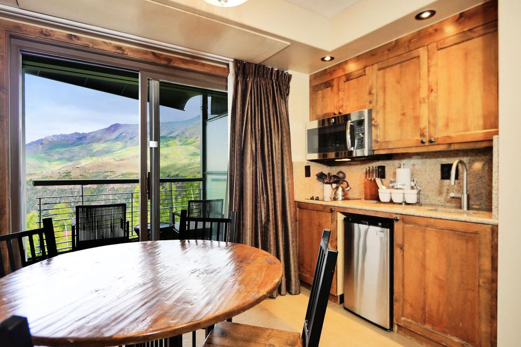 136 Country Club Drive 422, Mountain Village