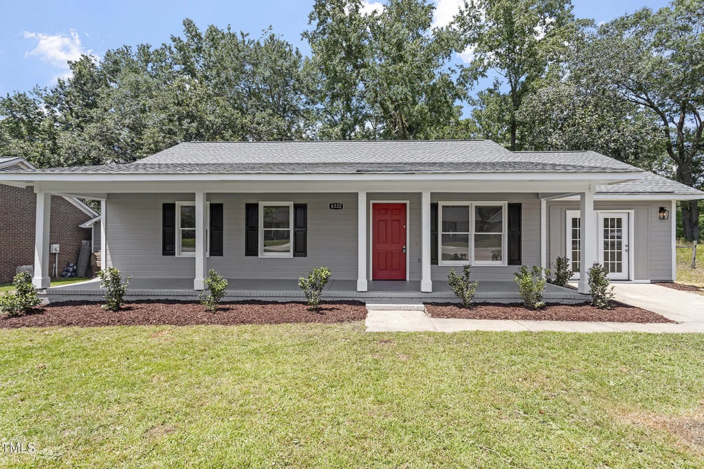 4332 Falls Drive, Hope Mills