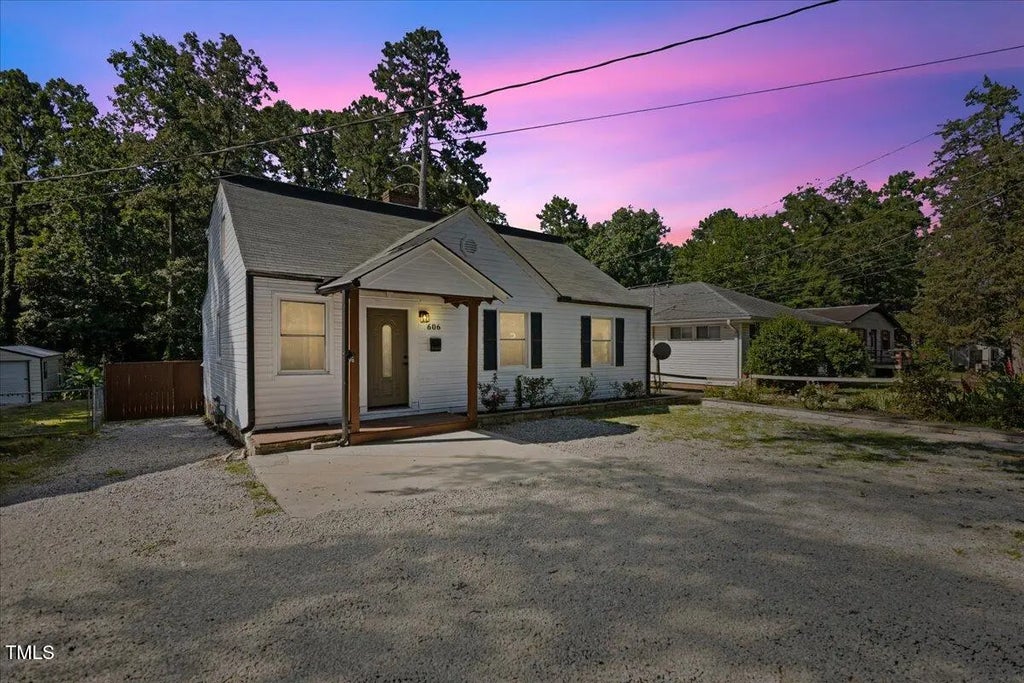 606 E Club Boulevard, Durham