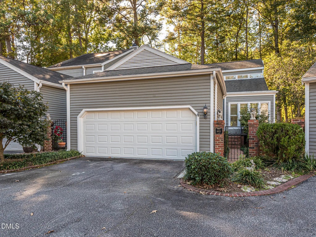 6921 Hunters Way, Raleigh