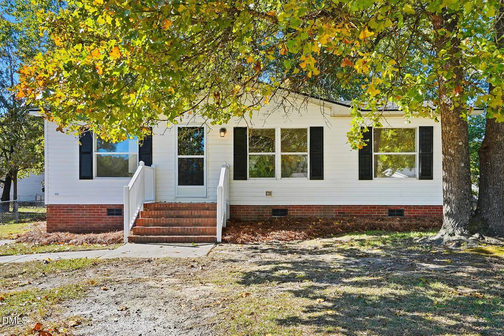 27 Tryon Ct W, Spring Lake